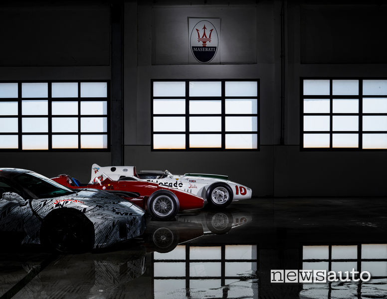Maserati MC20 con la livrea della Maserati Eldorado di Stirling Moss