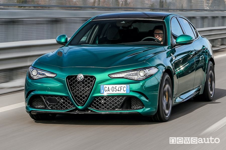 Vista anteriore Alfa Romeo Giulia Quadrifoglio