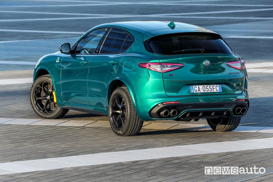 Vista posteriore Alfa Romeo Stelvio Quadrifoglio