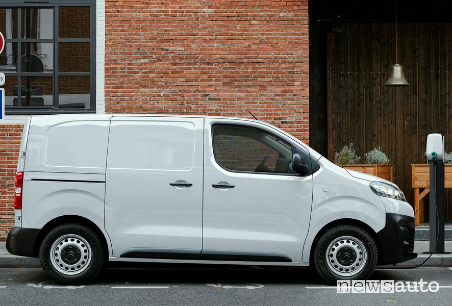 Ricarica da colonnina pubblica Citroën ë-Jumpy elettrico