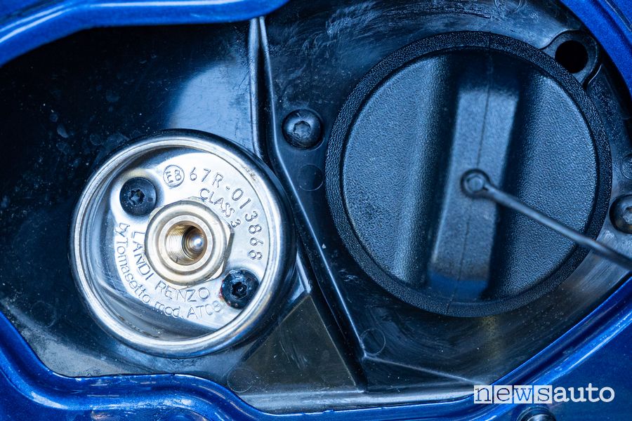 Rifornimento bocchettone GPL Dacia Duster
