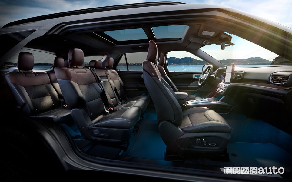 Abitacolo 7 posti Ford Explorer Plug-In Hybrid