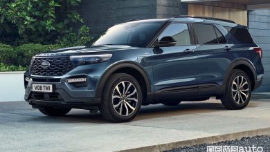 Vista di profilo Ford Explorer Plug-In Hybrid ST Line