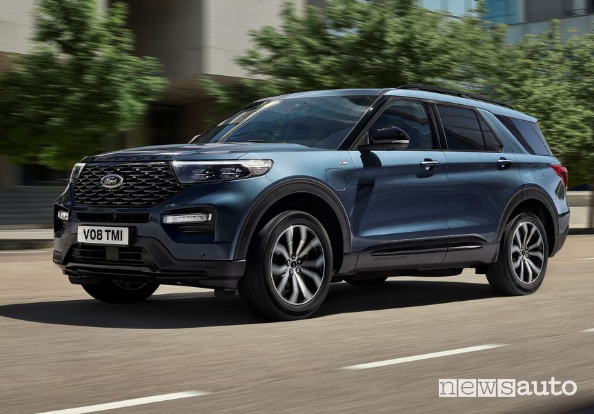 Vista di profilo Ford Explorer Plug-In Hybrid ST Line