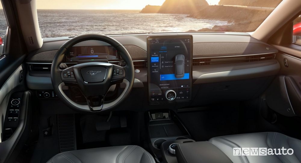 Ford SYNC display touch full HD da 15,5"