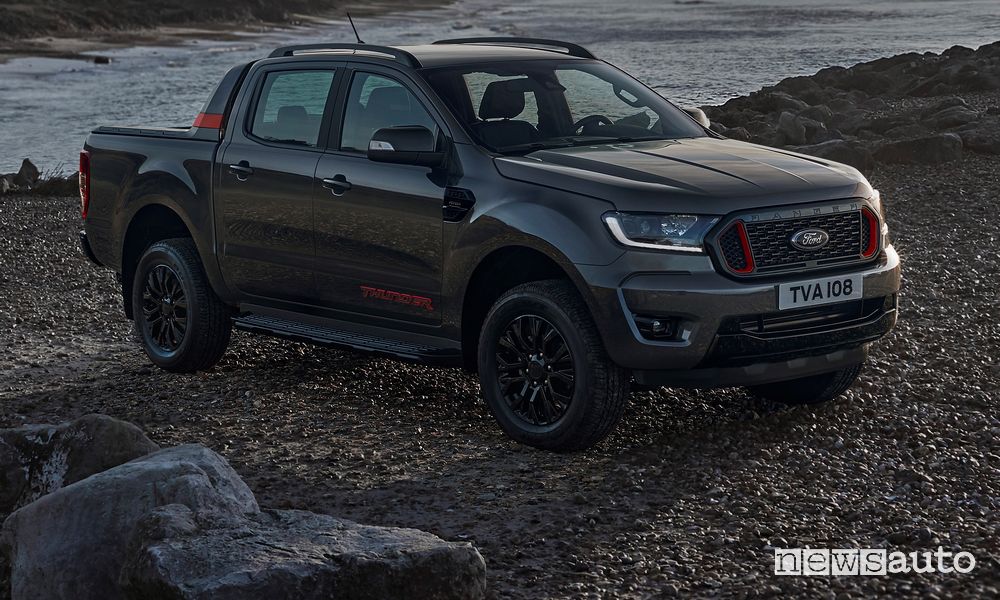 Vista di profilo Ford Ranger Thunder serie limitata