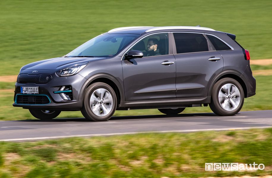 Vista laterale Kia e-Niro elettrica