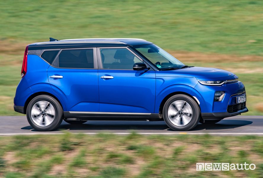 Vista laterale Kia e-Soul elettrica EV