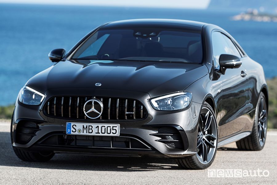 Vista anteriore Mercedes-AMG E 53 Coupé