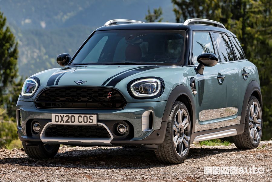 Vista di profilo Mini Cooper S Countryman