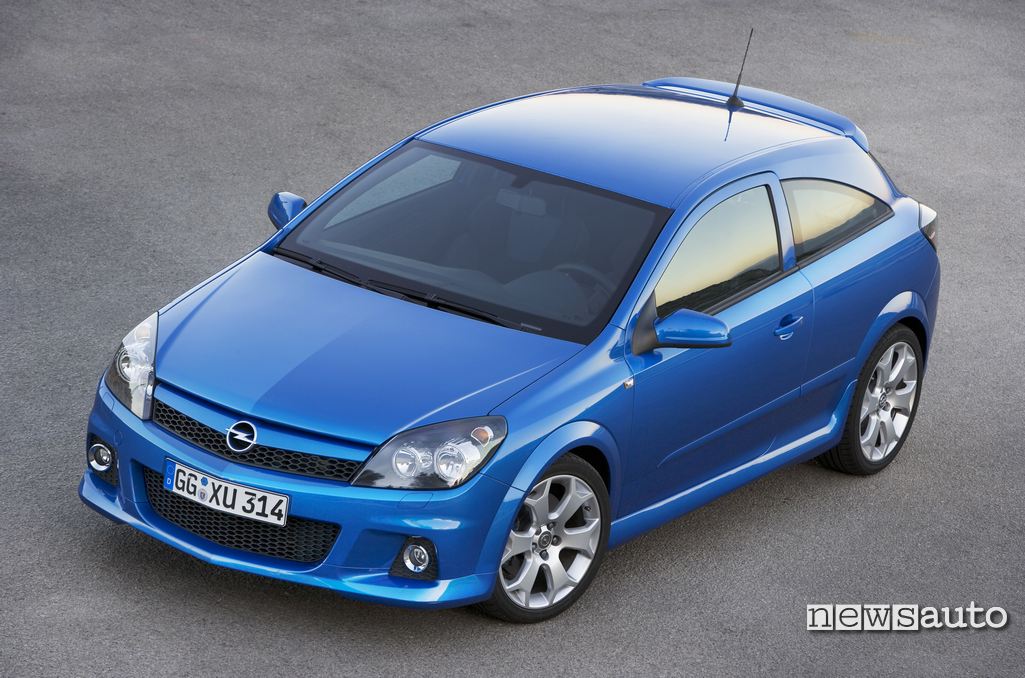 Opel Astra GTC 2005 vista anteriore equipaggiata con nuovo motore turbo da 240 CV
