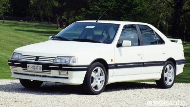 Vista di profilo Peugeot 405 T16 bianca