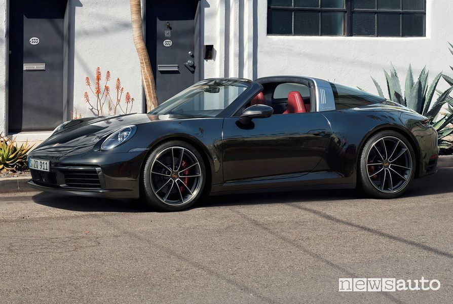 Cerchi in lega e pinze dei freni rosse Porsche 911 Targa 4S