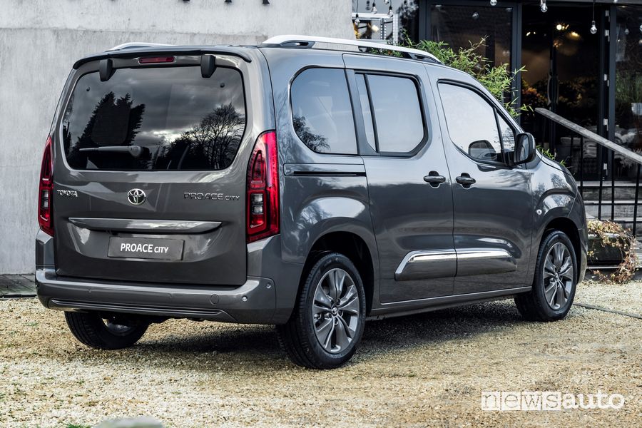 Vista posteriore Toyota Proace City Verso