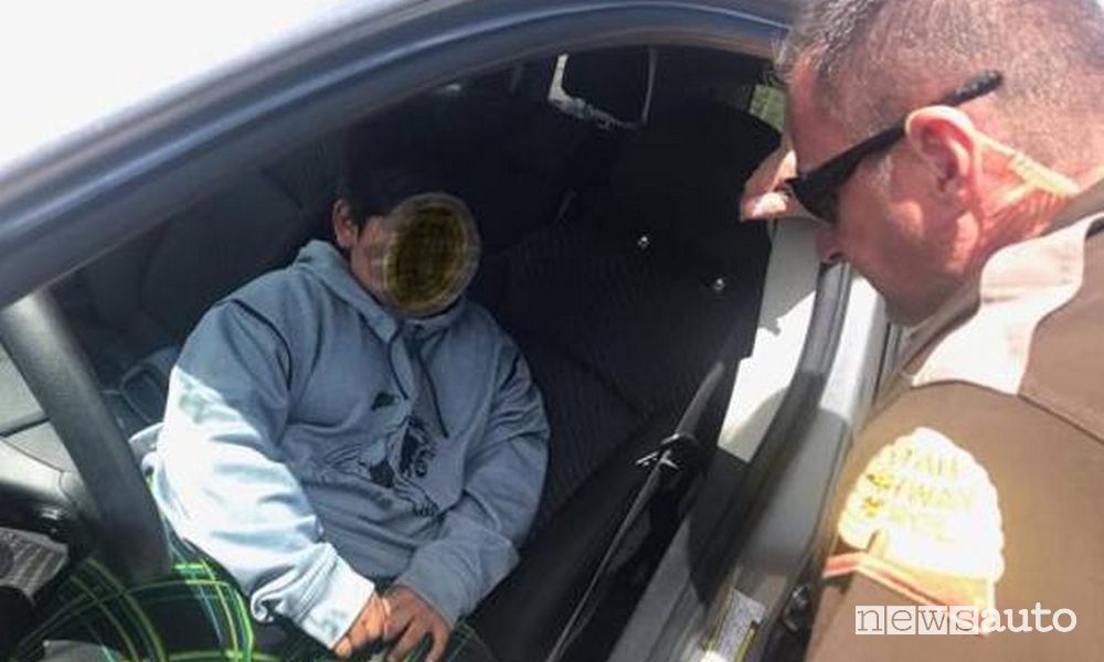 risveglio dal sogno bambino fermato dalla polizia