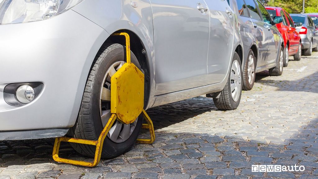 GANASCIA Blocca auto Con il fermo amministrativo non si può utilizzare più l'auto che va tenuta ferma