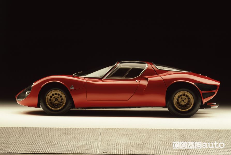 L'Alfa Romeo 33 stradale del 1967 oggi ha un valore inestimabile quotata milioni di euro.
