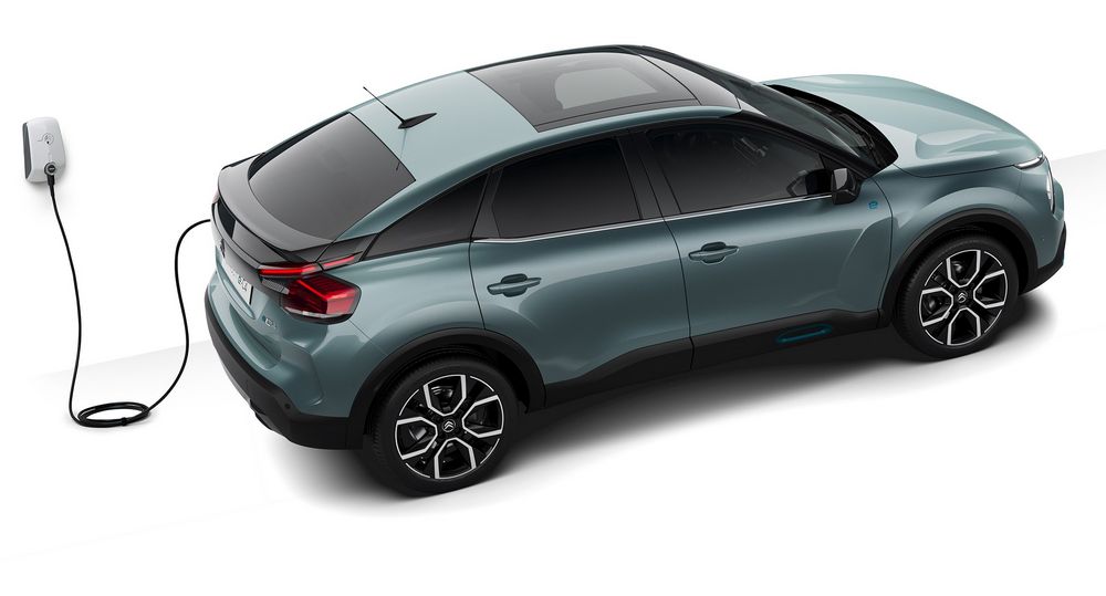 Ricarica da colonnina nuova Citroën ë-C4 elettrica
