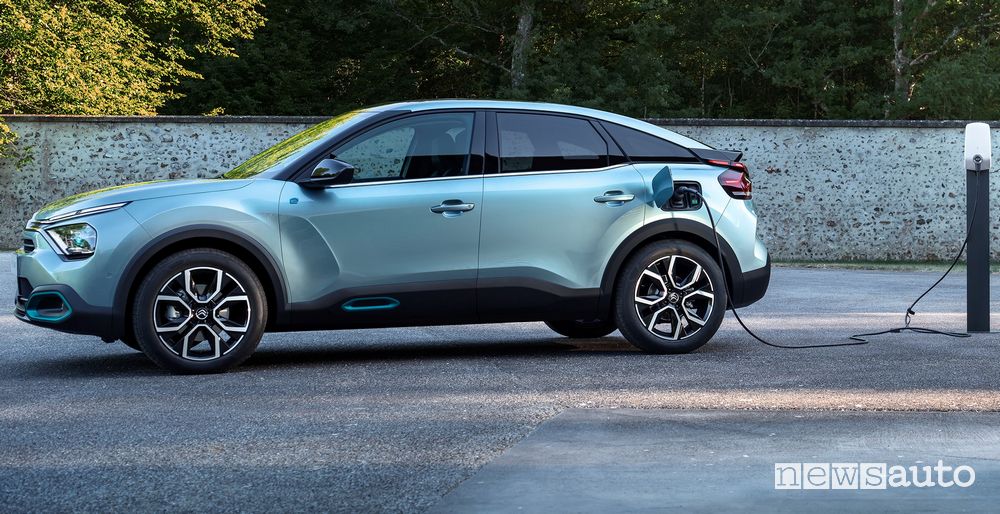 Ricarica da colonnina nuova Citroën ë-C4 elettrica