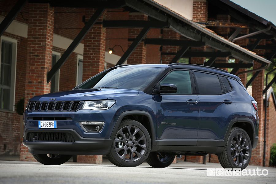 Vista di profilo Jeep Compass S 2020