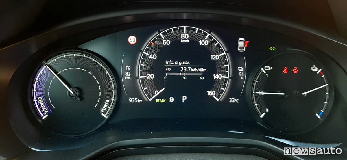 La strumentazione della Mazda MX-30 cruscotto