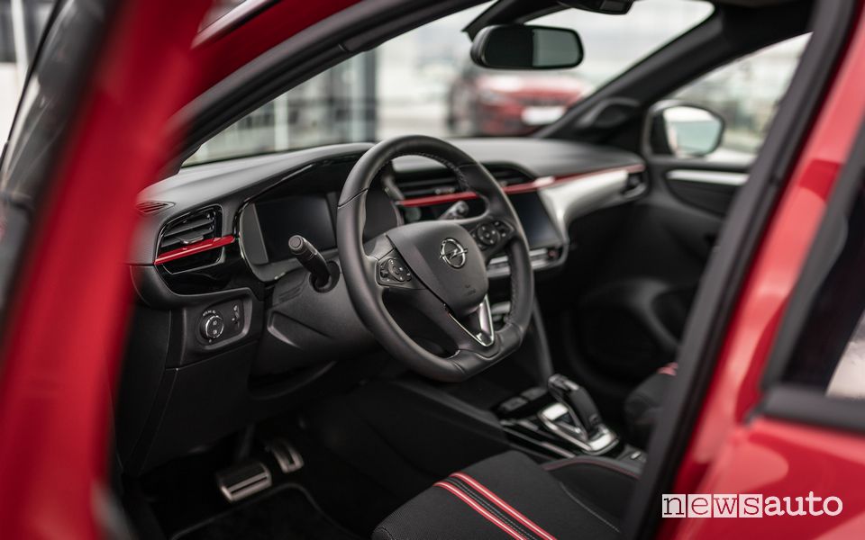 Volante abitacolo Opel Corsa-e GS Line