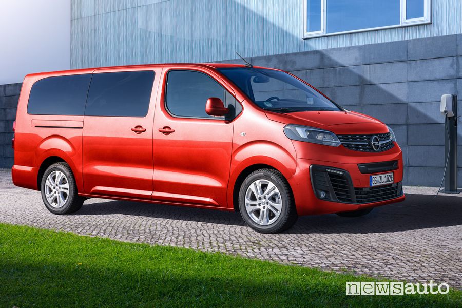 Ricarica da colonnina domestica Opel Zafira-e Life elettrica