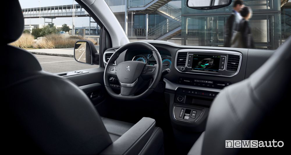 Plancia strumenti abitacolo Peugeot e-Traveller elettrico