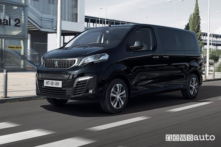 Vista di profilo Peugeot e-Traveller elettrico