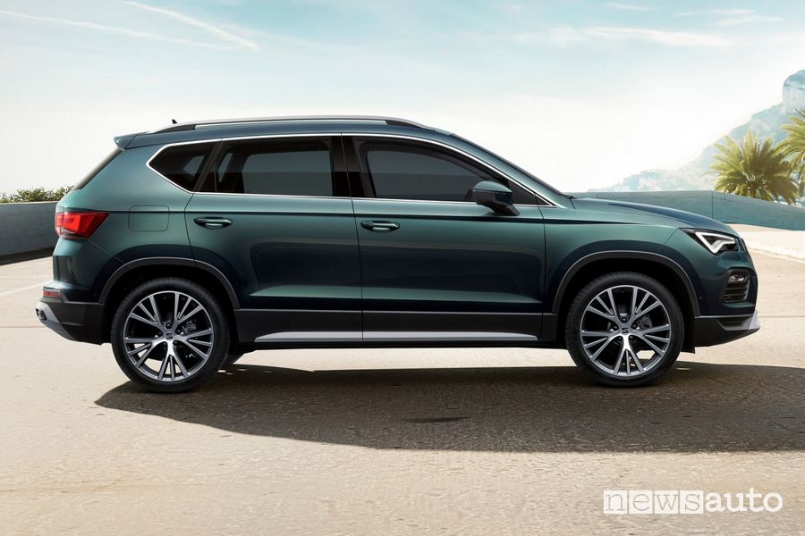 Vista laterale Seat Ateca Xperience