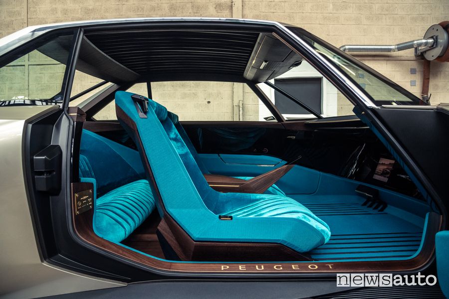 Sedili abitacolo concept Peugeot e-Legend