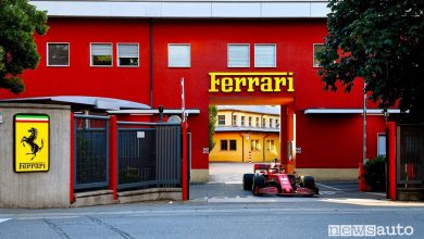 Leclerc a Maranello, in giro per la città con la Ferrari SF1000 F1