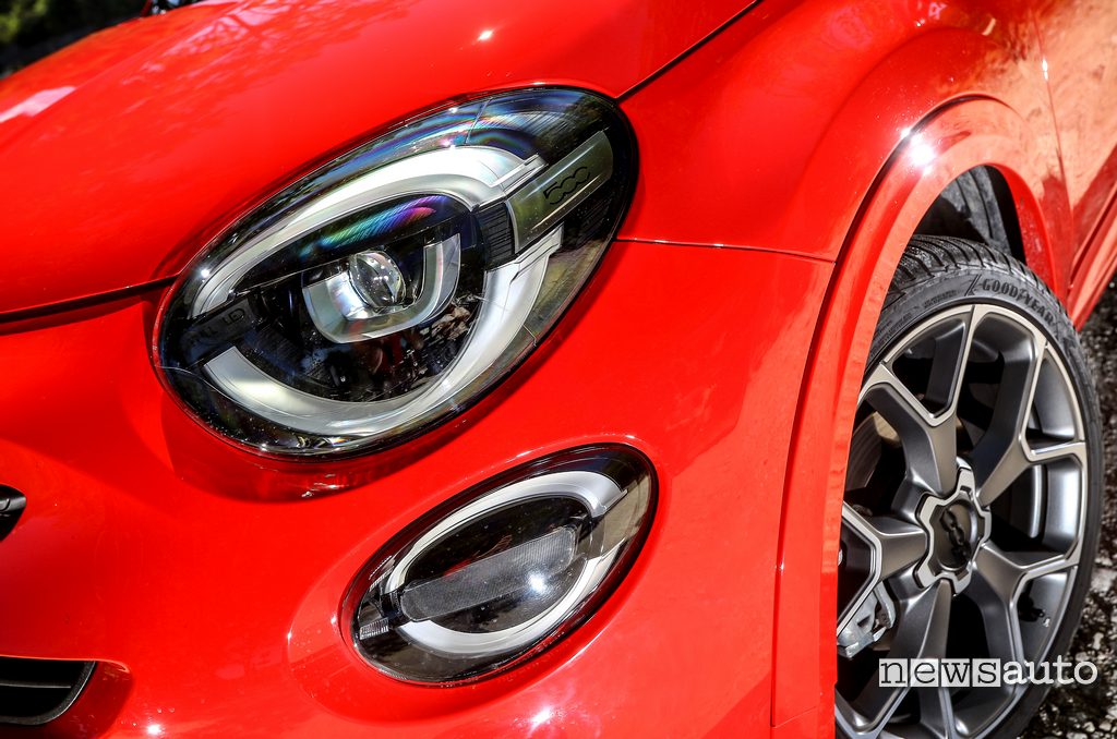 fari a LED anteriori Fiat 500X Sport