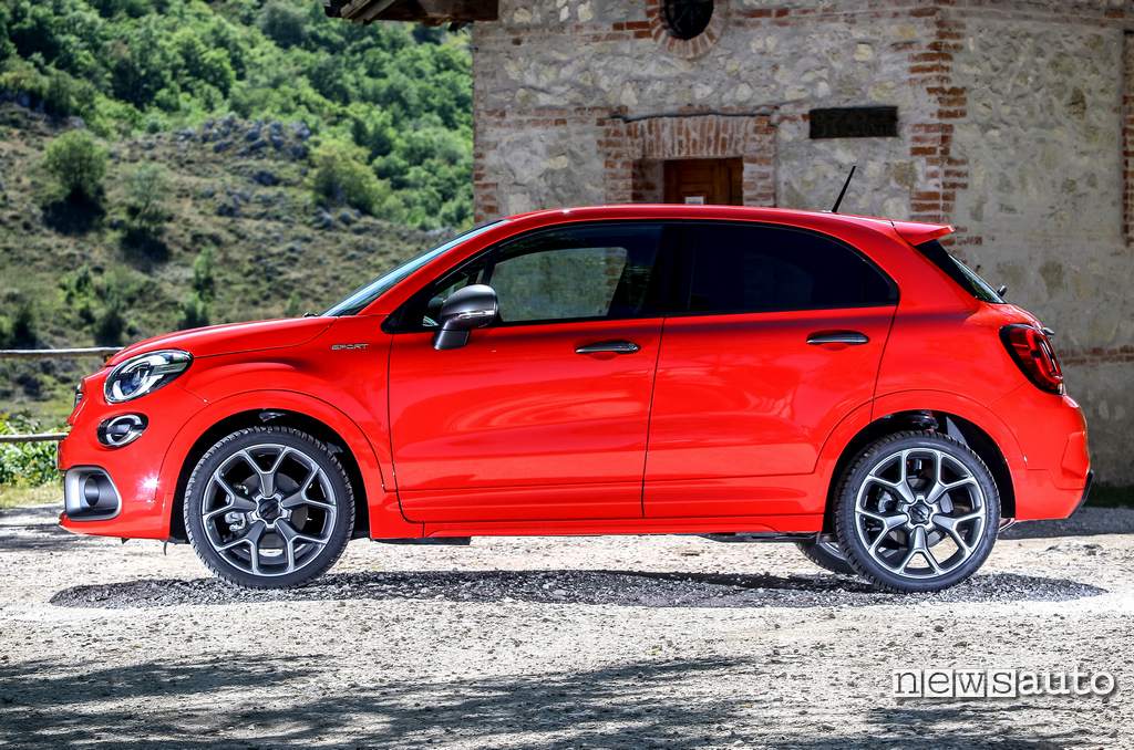 Fiancata laterale lato guidatore Fiat 500X Sport
