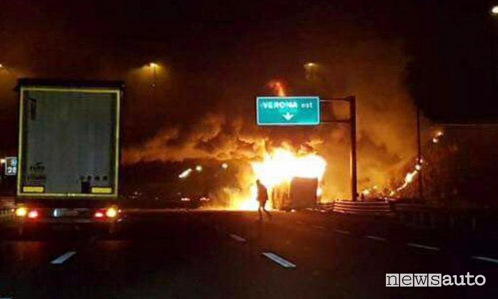 incidente bus ungherese sull'A4 Milano-Venezia