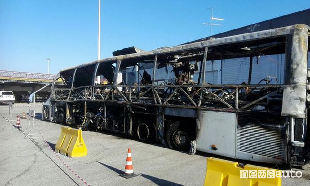 Incidente bus, condannato l'autista a 12 anni