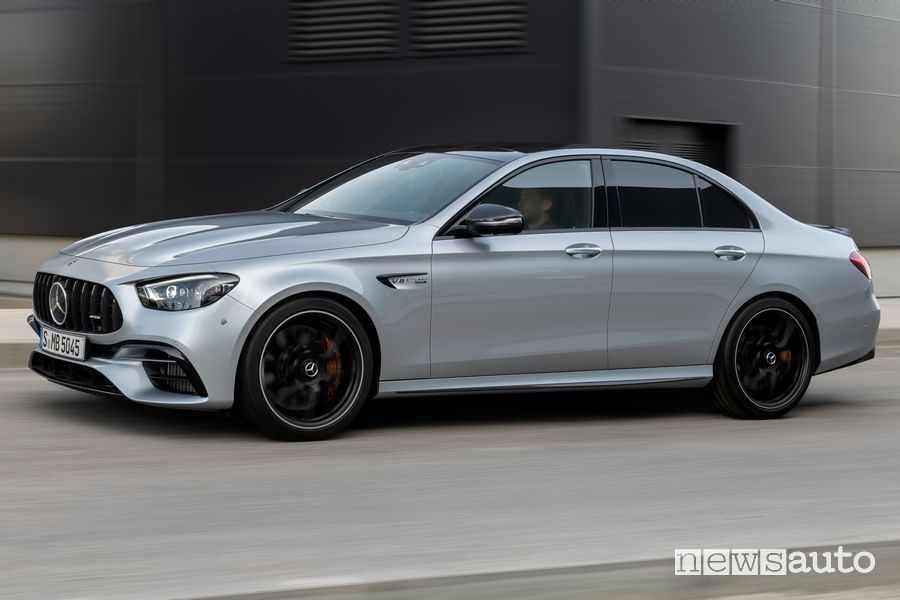 Vista di profilo Mercedes-AMG E 63 S