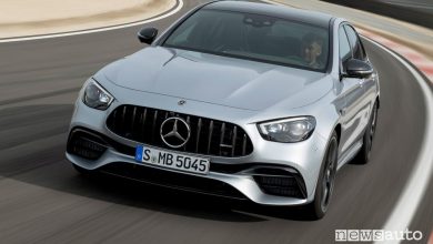Vista anteriore Mercedes-AMG E 63 S in pista
