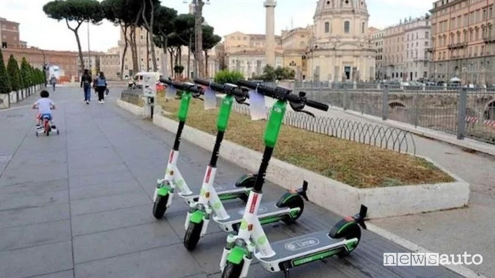 Monopattini elettrici, obbligo targa e assicurazione