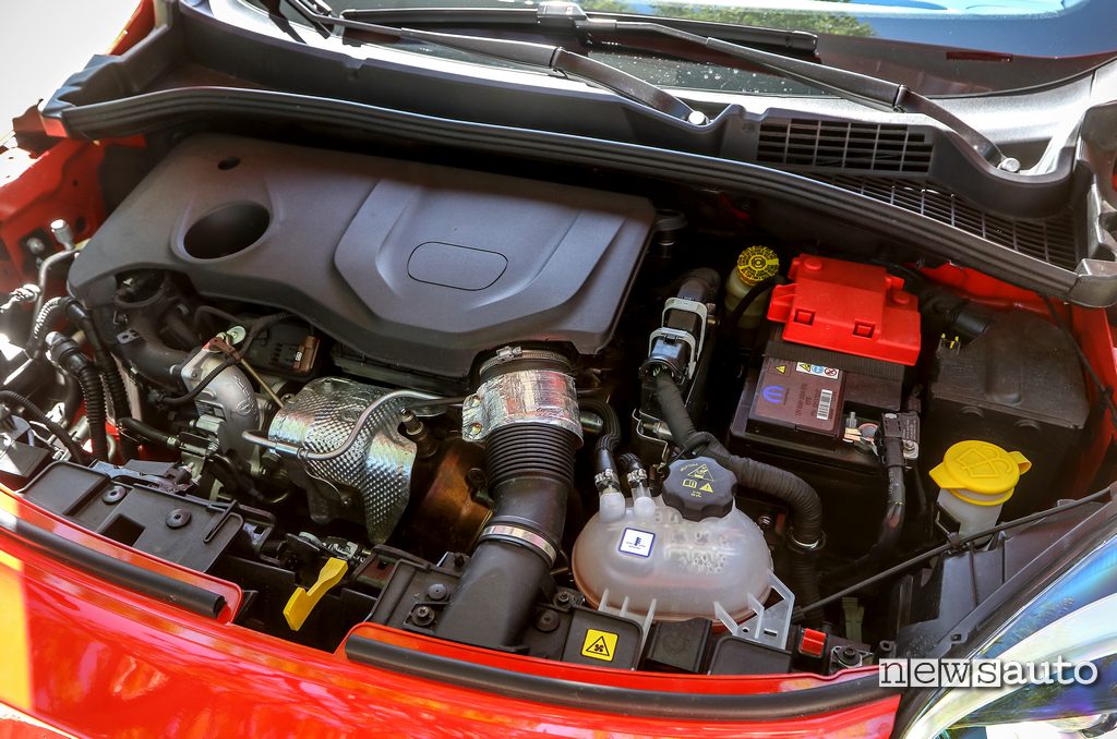Nuovo motore a benzina 1.300 cc turbo Firefly da 150cv montato sotto la Fiat 500x Sport 2020