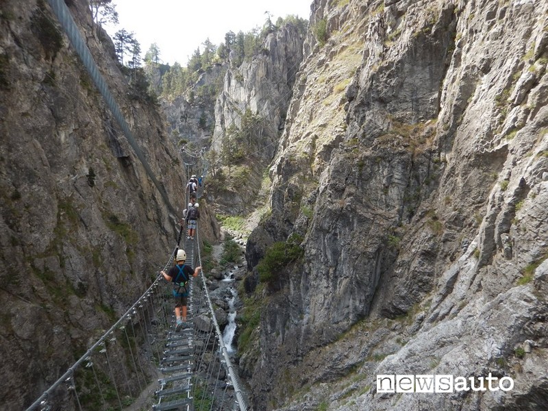 ponte tibetano più lungo al mondo