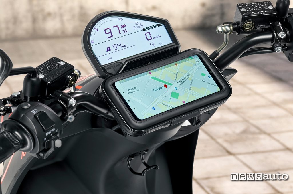 SEAT MÓ eScooter per lo sharing elettrico, display digitale strumentazione motorino elettrico