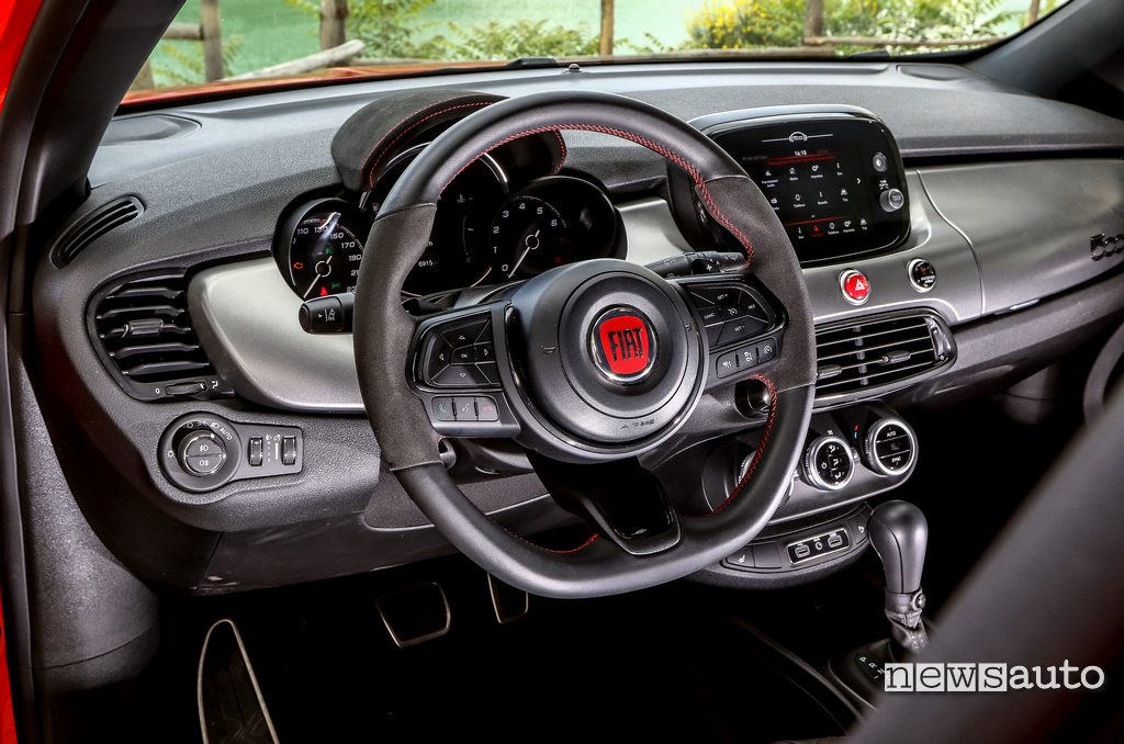 Volante sportivo Fiat 500X Sport cambio automatico