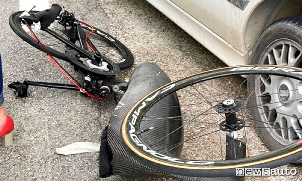 La bicicletta di Alex Zanardi coinvolta nell'incidente e distrutta