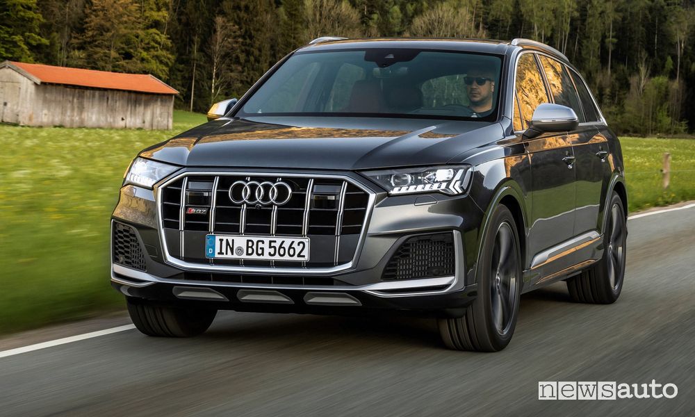 Vista anteriore Audi SQ7 TFSI
