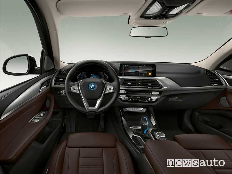 Plancia strumenti abitacolo BMW iX3 SUV elettrico