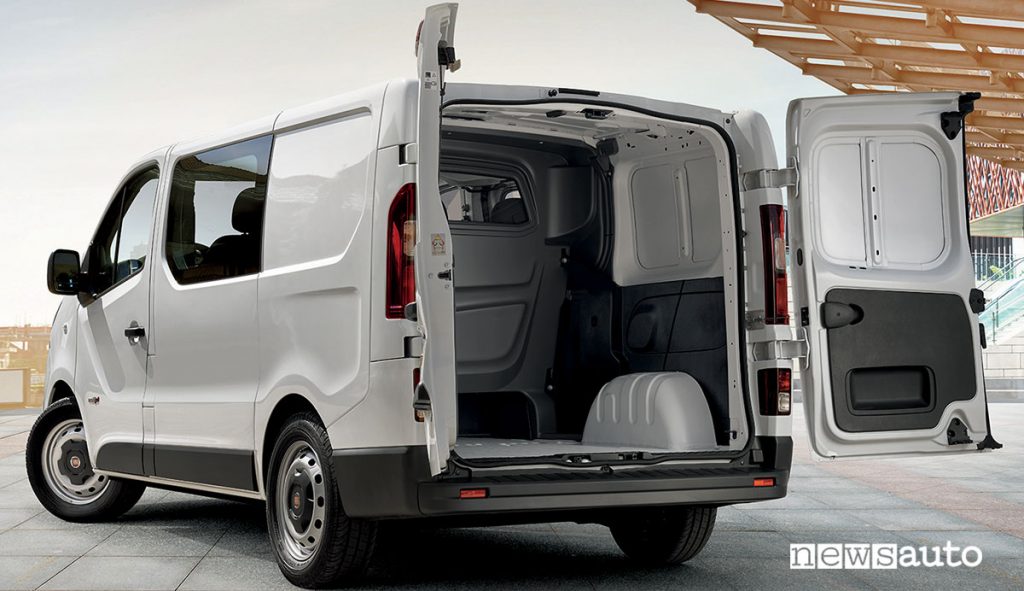Furgoni medi. Vano di carico di Fiat Talento.