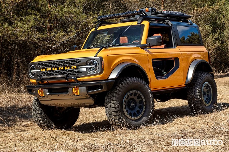 Vista di profilo Ford Bronco 2 porte