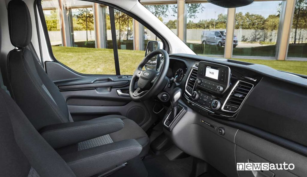 Furgoni medi. Abitacolo Ford Transit Custom.