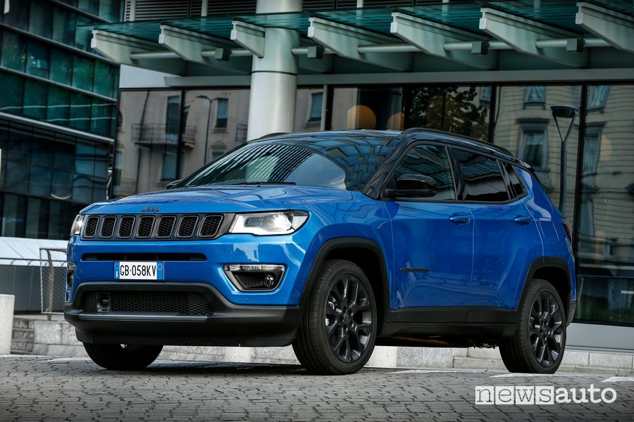 Vista di profilo Jeep Compass 4xe S ibrida plug-in
